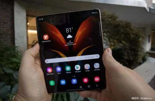 折疊屏新紀(jì)元 三星橫折豎折雙線出擊，自研屏幕與生態(tài)優(yōu)勢解析